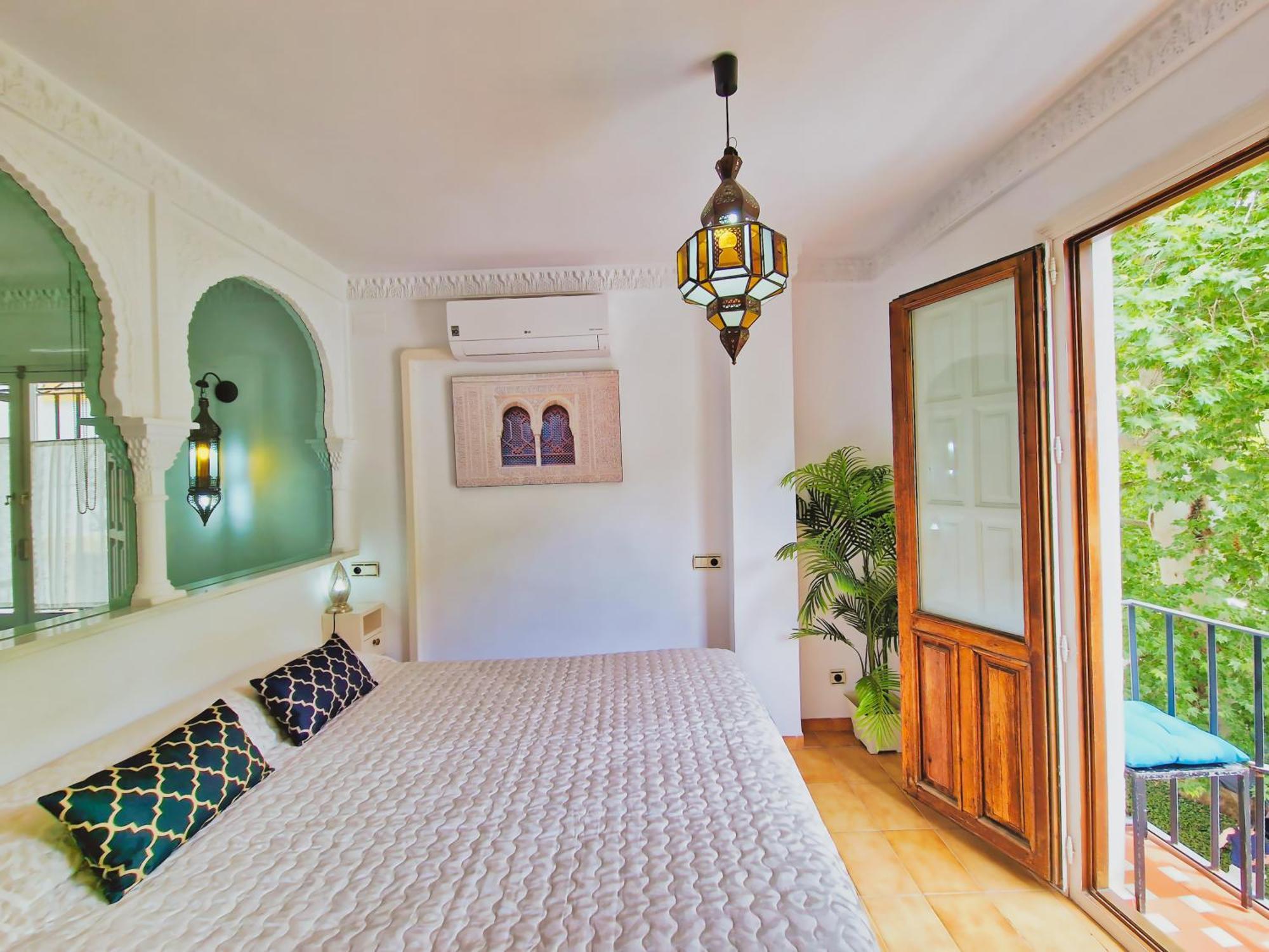The Nasrid Palace From Your Bed ! Granada Ngoại thất bức ảnh