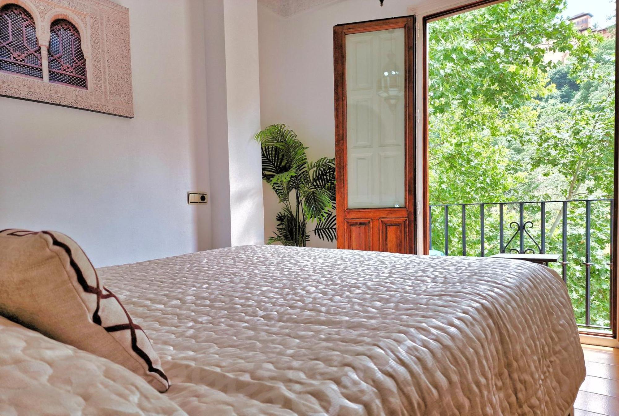 The Nasrid Palace From Your Bed ! Granada Ngoại thất bức ảnh