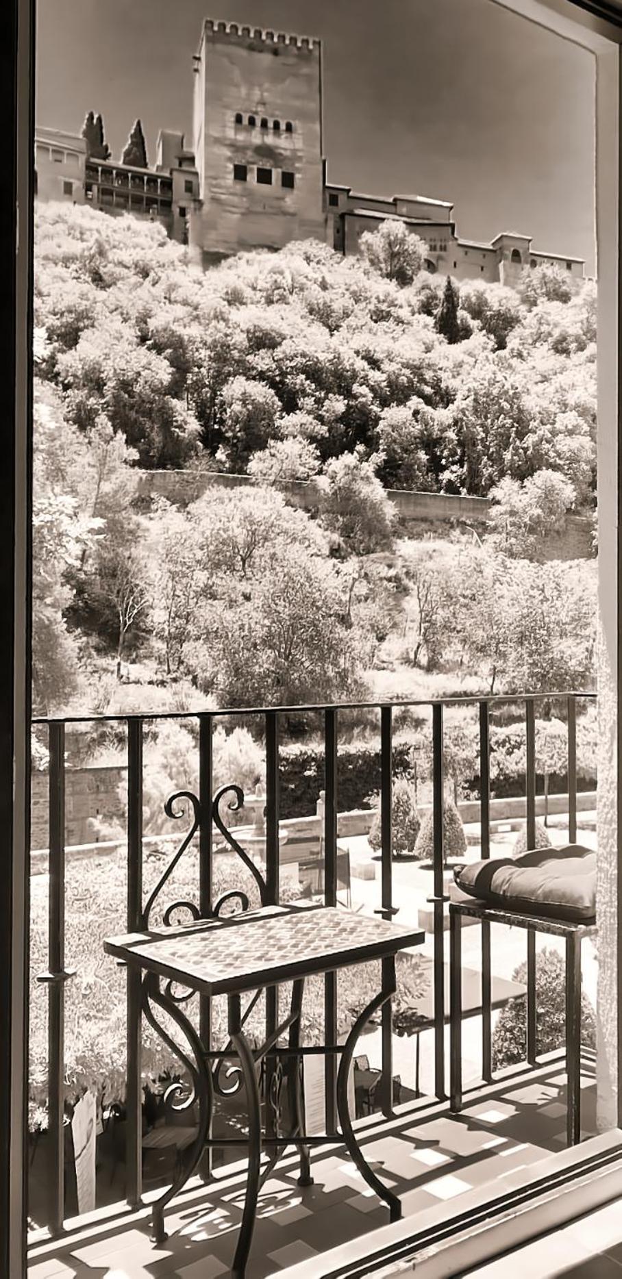 The Nasrid Palace From Your Bed ! Granada Ngoại thất bức ảnh