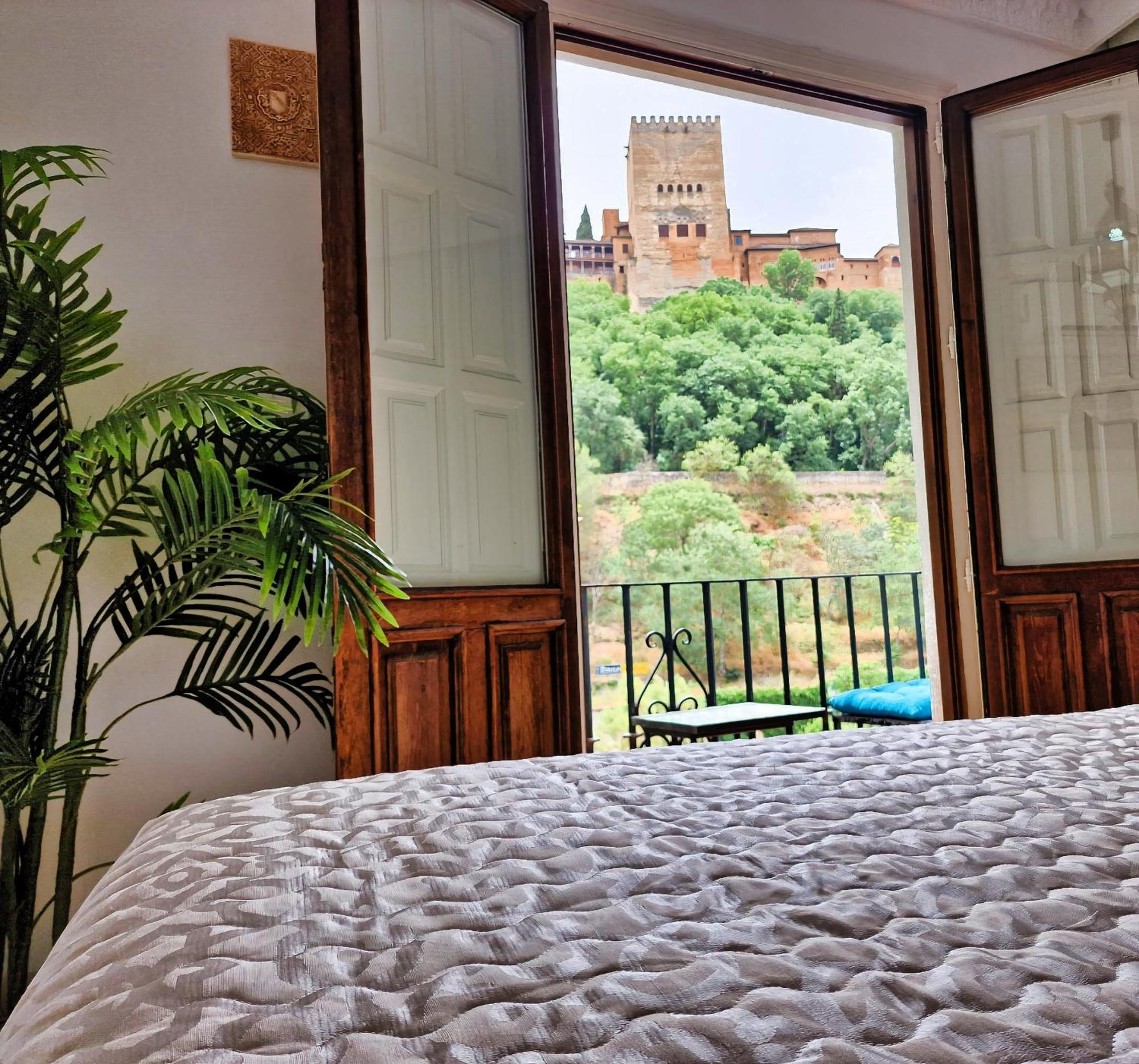 The Nasrid Palace From Your Bed ! Granada Ngoại thất bức ảnh