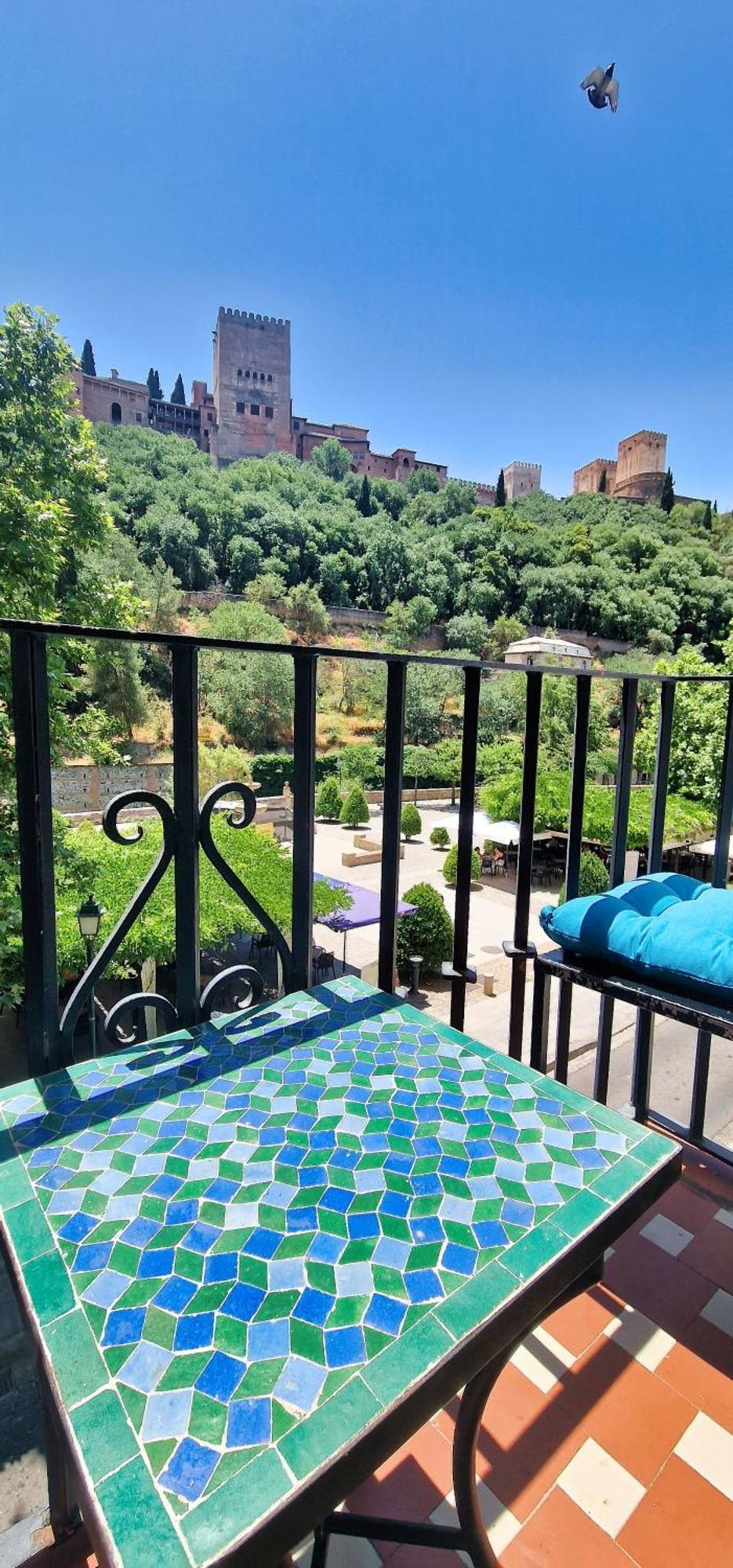 The Nasrid Palace From Your Bed ! Granada Ngoại thất bức ảnh
