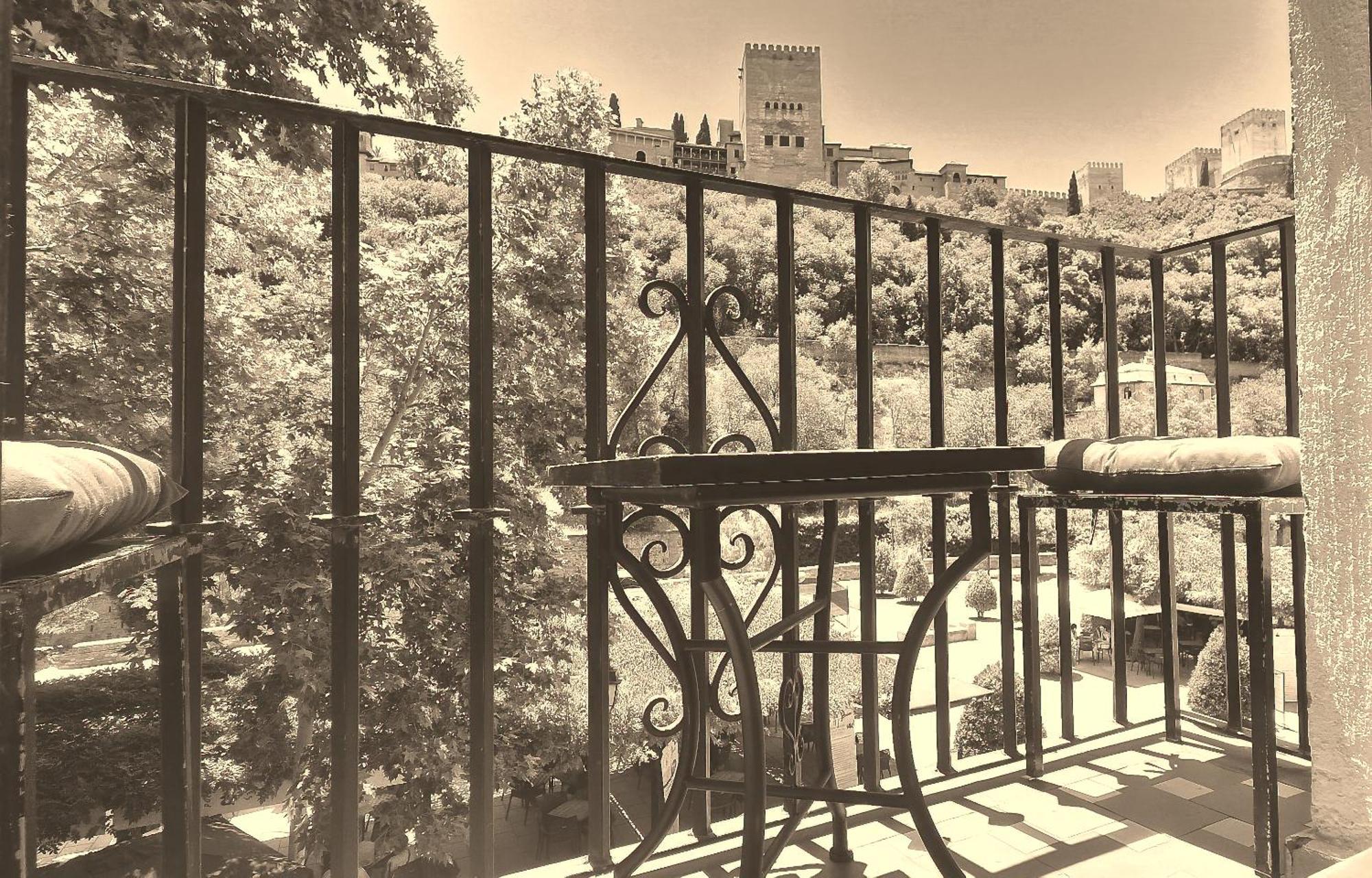 The Nasrid Palace From Your Bed ! Granada Ngoại thất bức ảnh